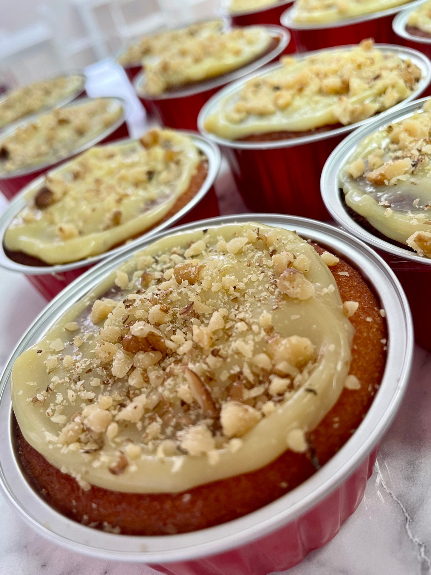 Bizcocho- “guineo”, walnuts y chocolate blanco